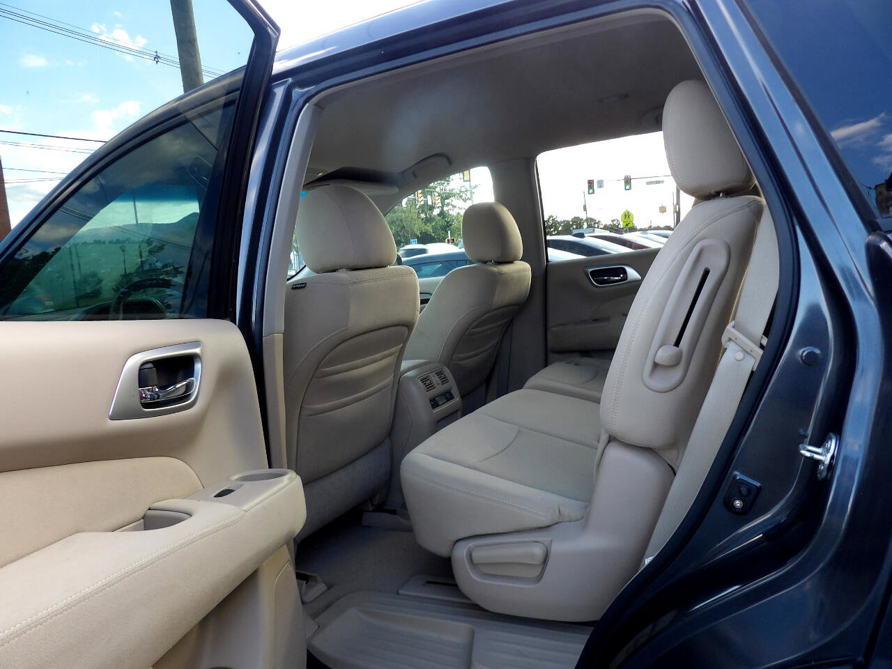 Used 2013 Nissan Pathfinder S image 16