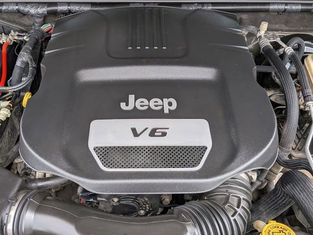 Used 2015 Jeep Wrangler Unlimited Sahara w/ Dual Top Group image 28