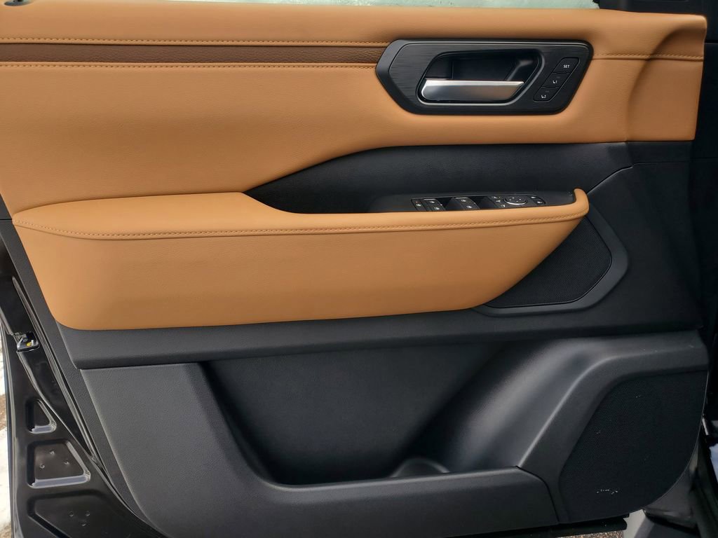 New 2026 Nissan Armada SL w/ Captain's Chari Seat Package image 11