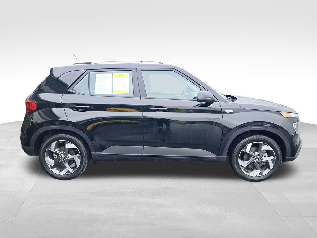 Used 2026 Hyundai Venue SEL FWD image 7