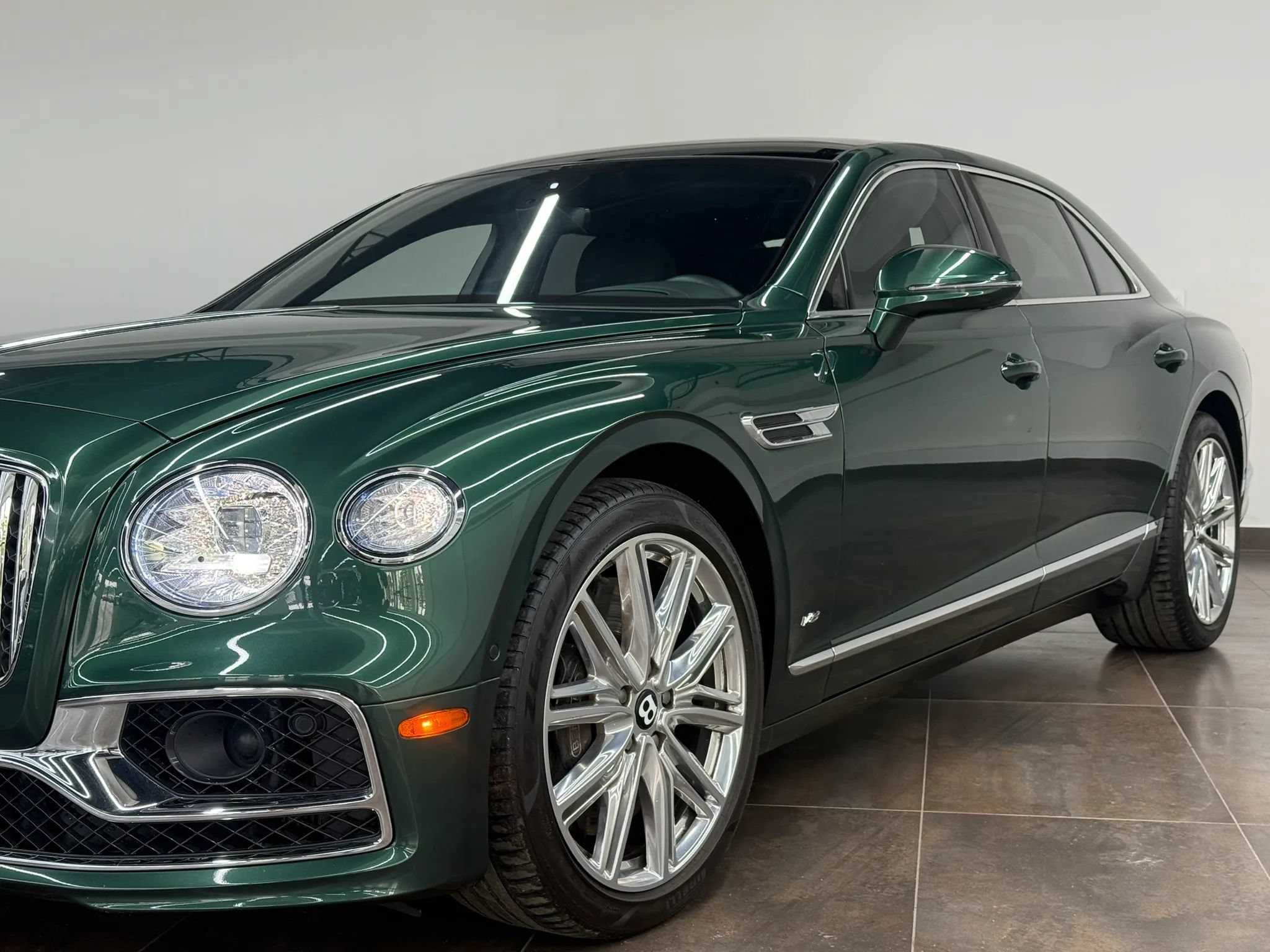 Used 2022 Bentley Flying Spur V8 AWD/4WD image 3