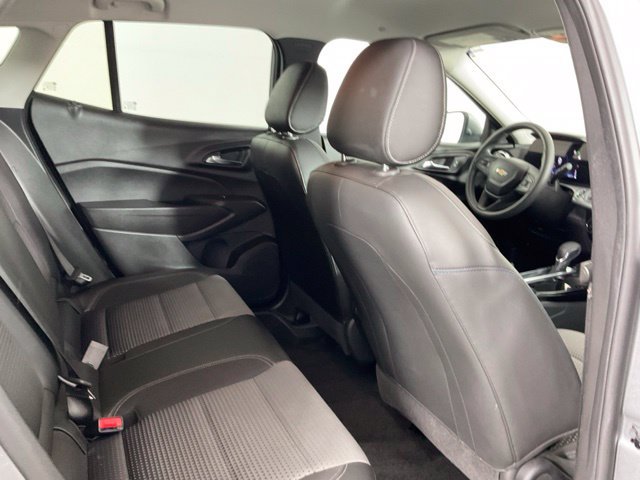 Used 2025 Chevrolet Trax LT FWD image 18