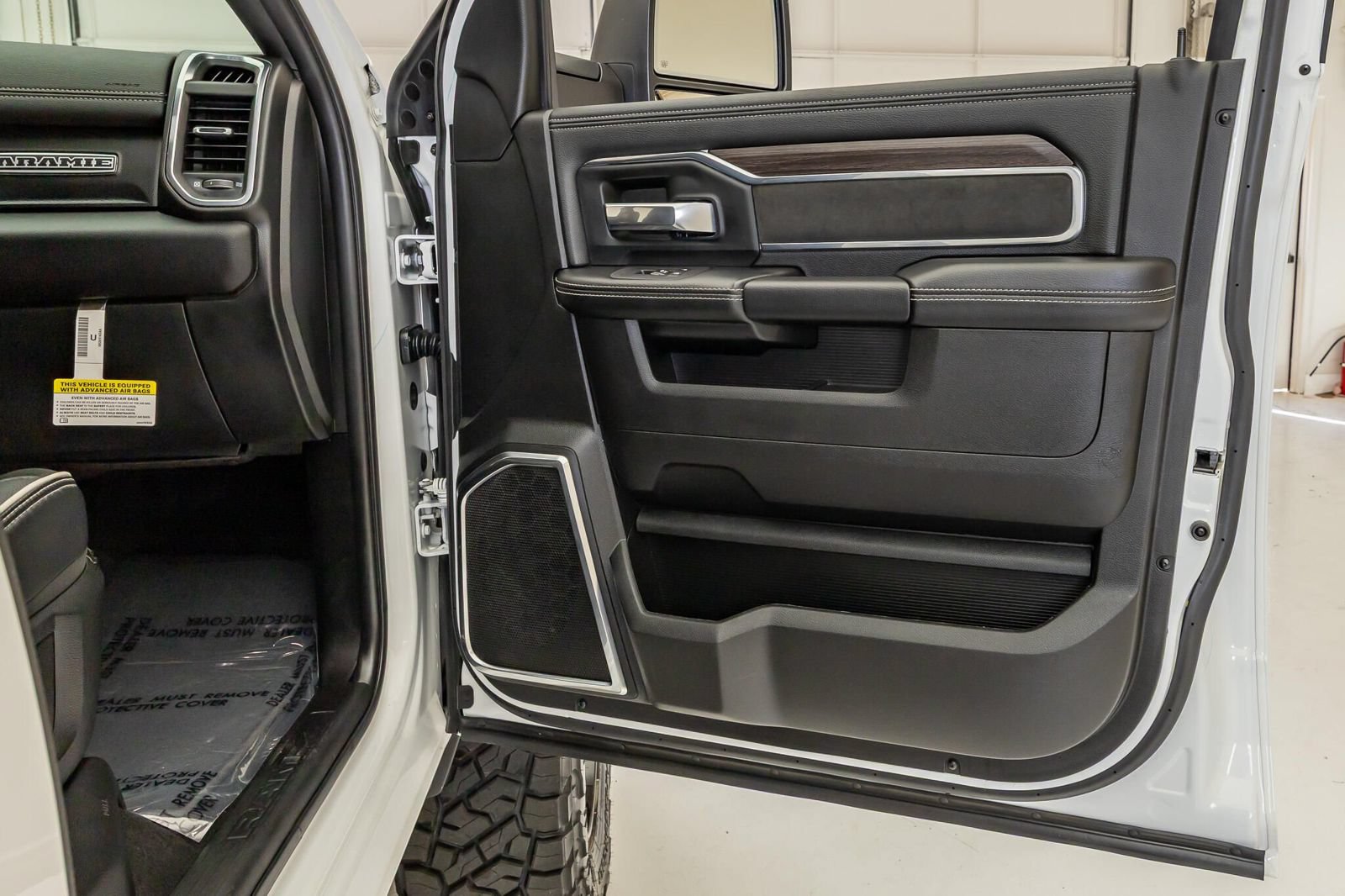Used 2026 RAM 2500 Laramie AWD/4WD image 36