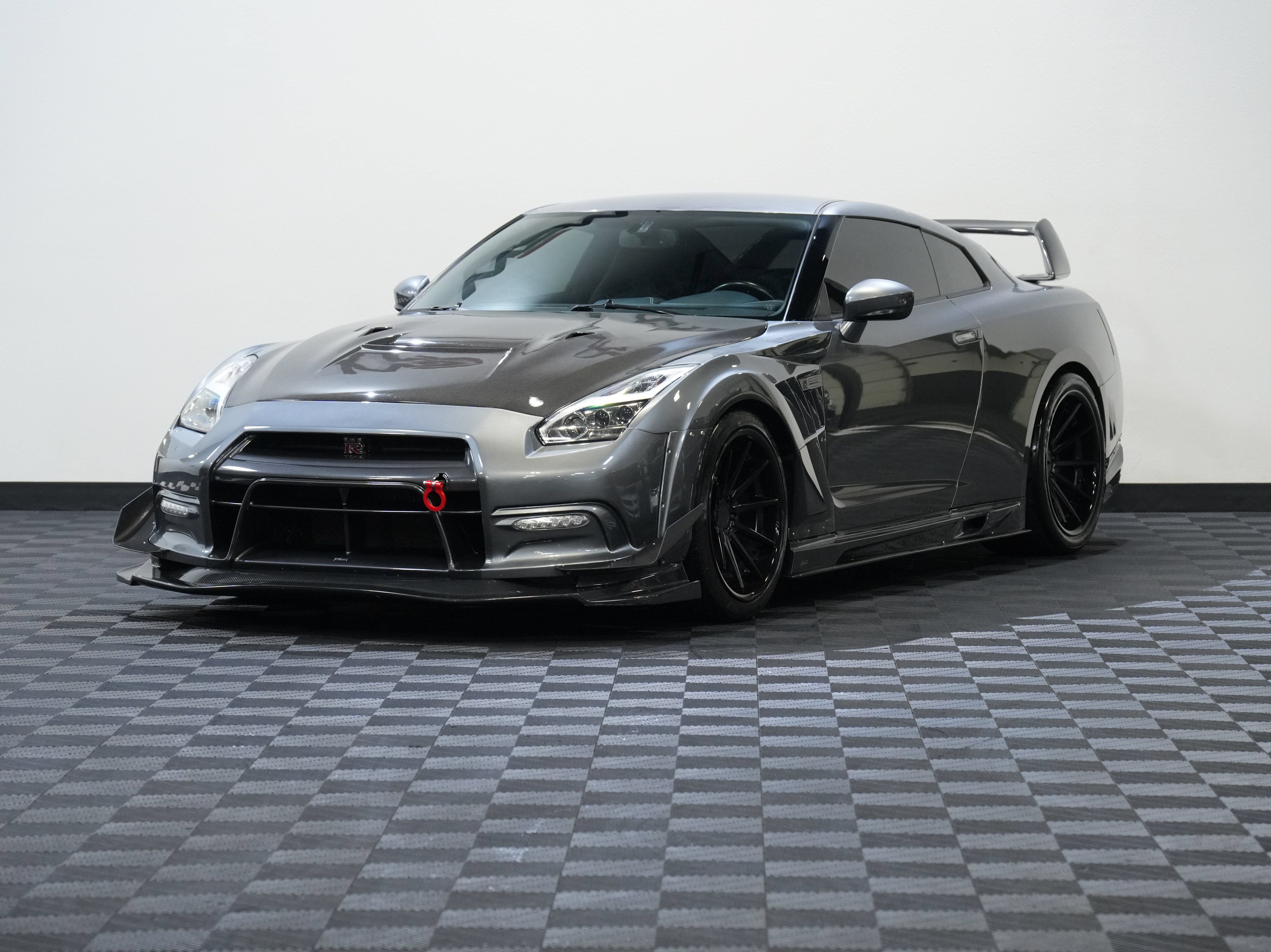 Used 2014 Nissan GT-R Premium AWD/4WD image 3
