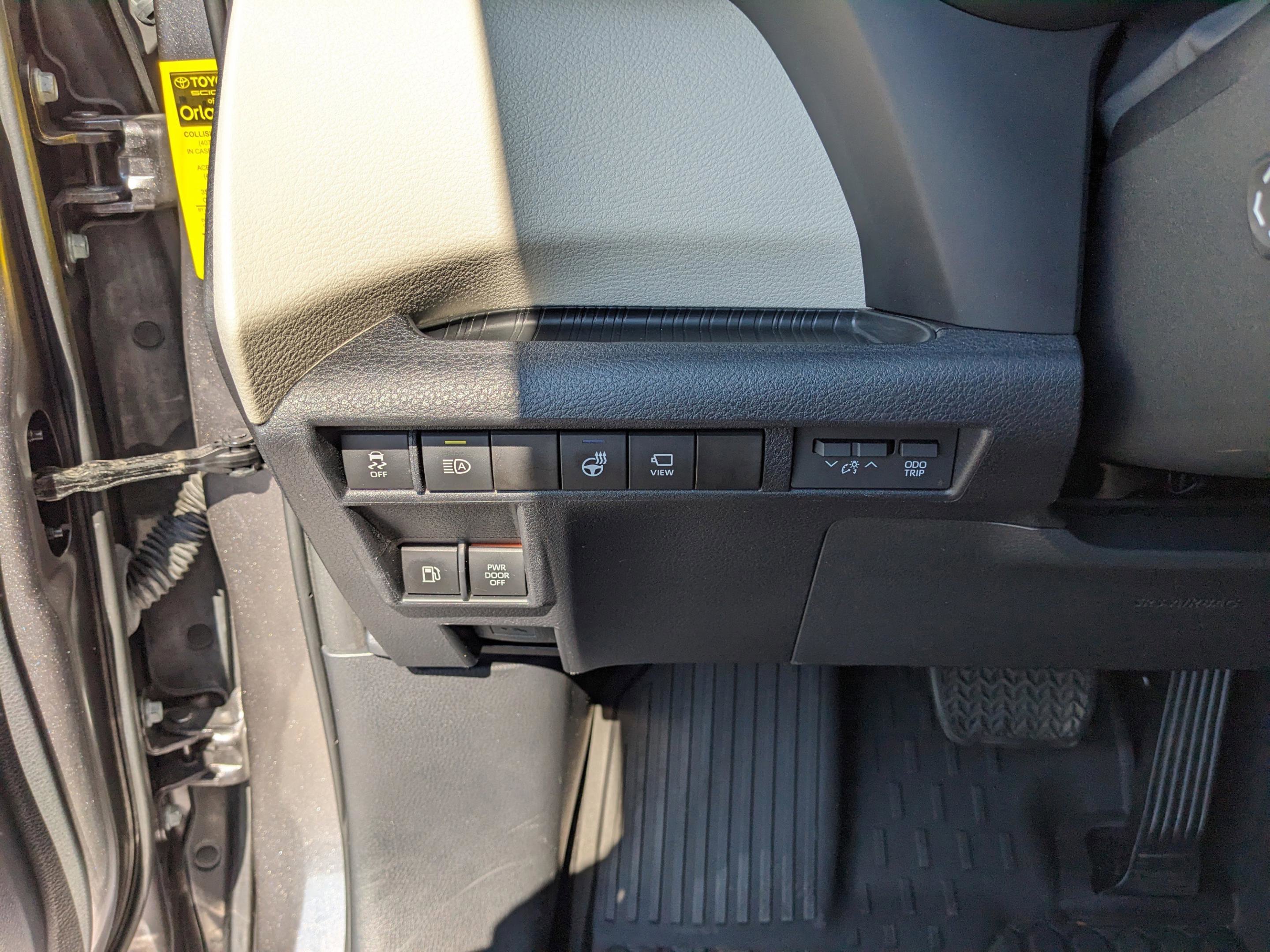 Used 2022 Toyota Sienna Platinum image 36