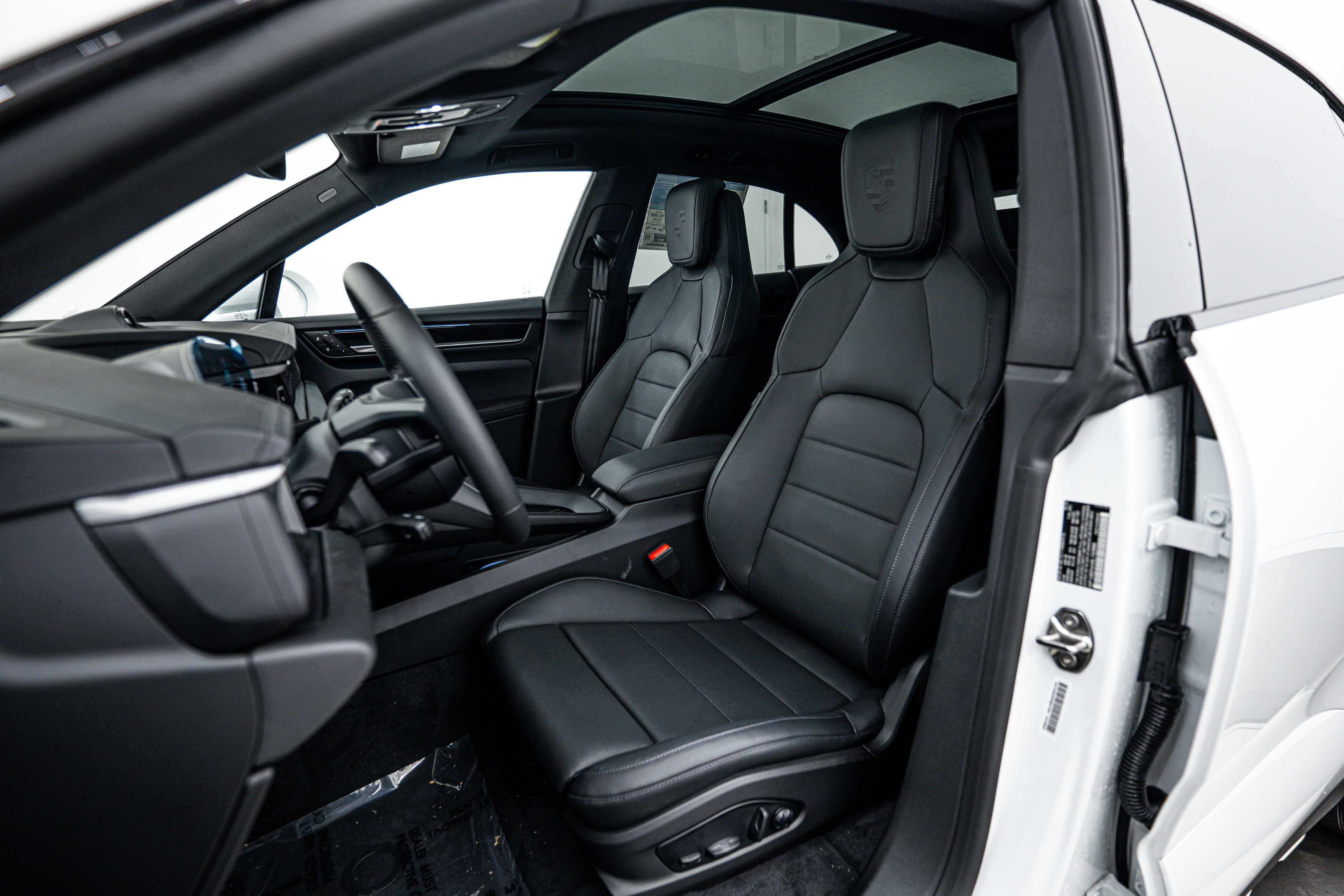 New 2025 Porsche Macan 4S Electric image 5