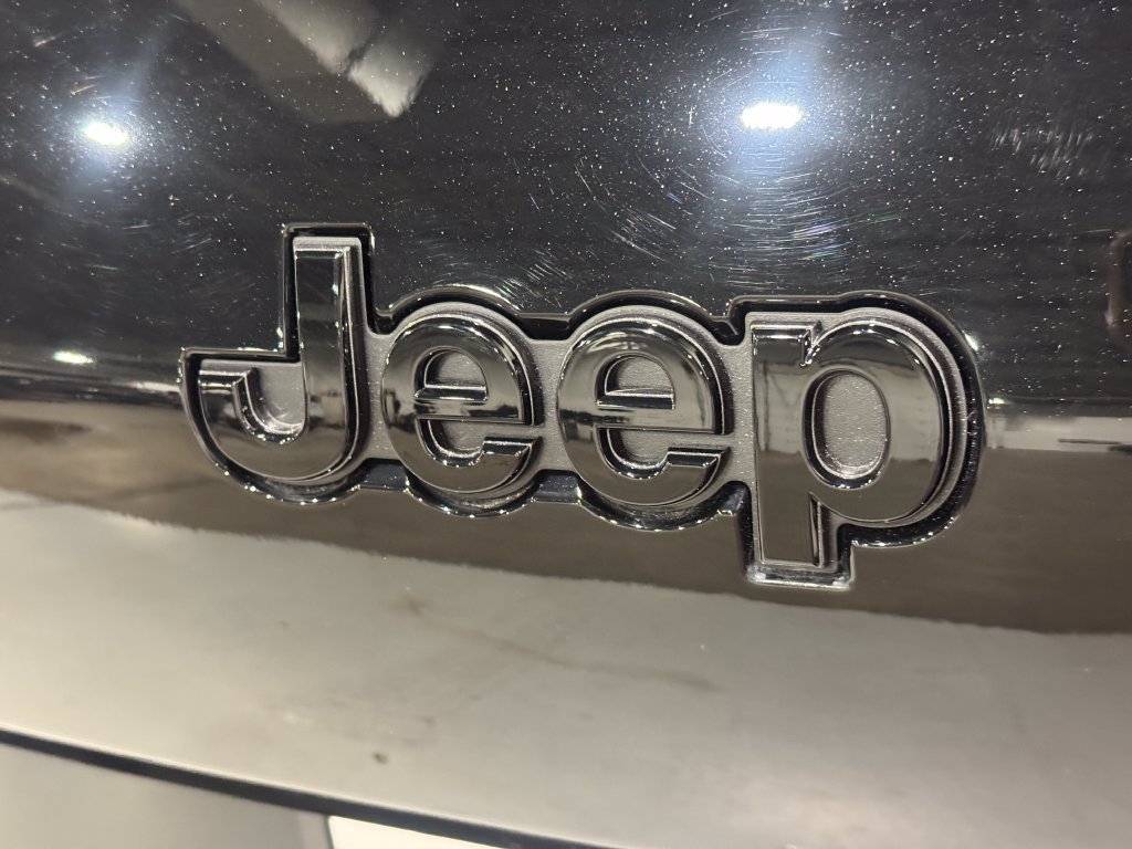 Used 2025 Jeep Grand Cherokee L Limited AWD/4WD image 35