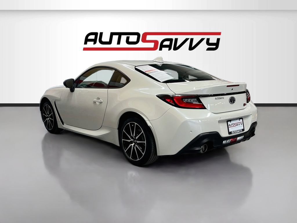 Used 2025 Toyota GR86 w/ ALL Weather Mat Package (TMS) RWD image 5