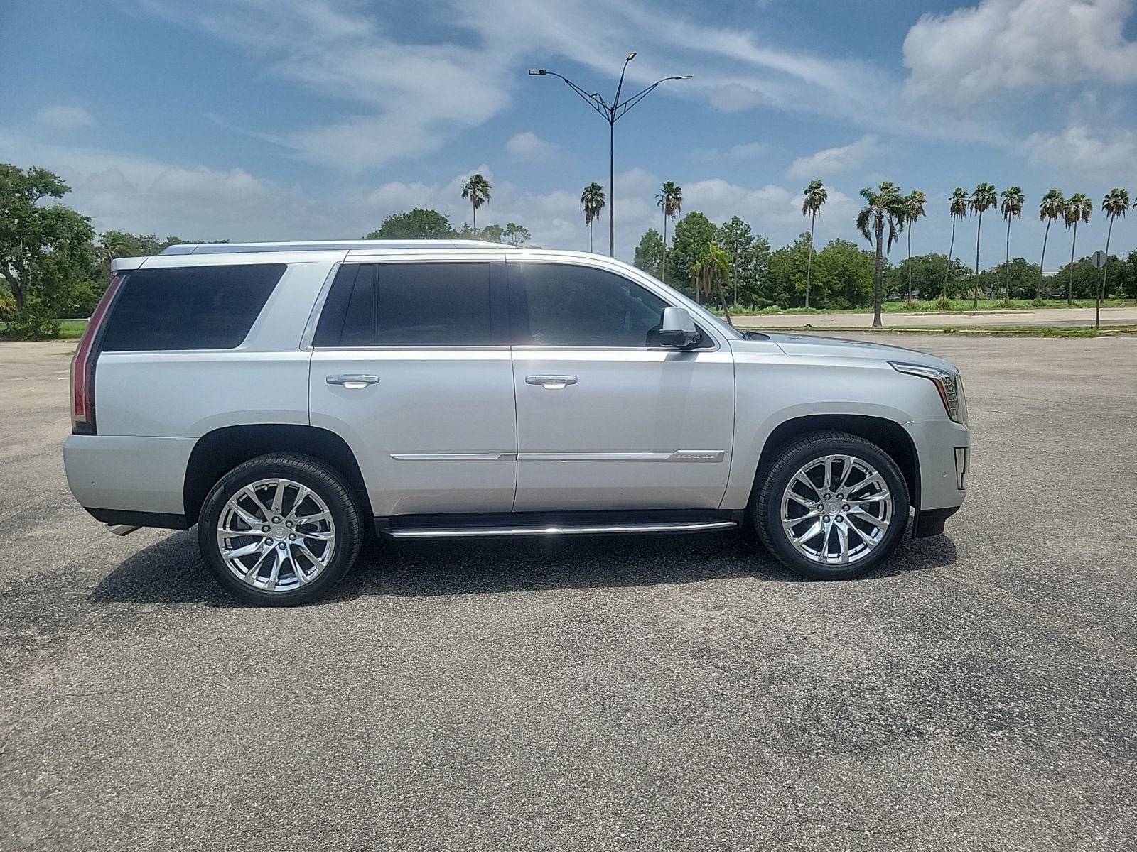 Certified 2020 Cadillac Escalade Luxury RWD image 6