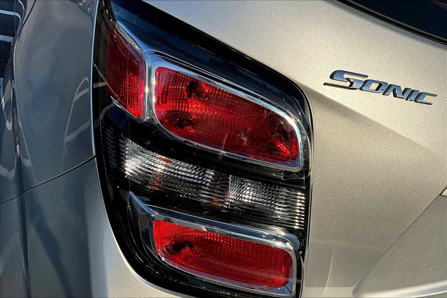 Used 2020 Chevrolet Sonic LT image 27