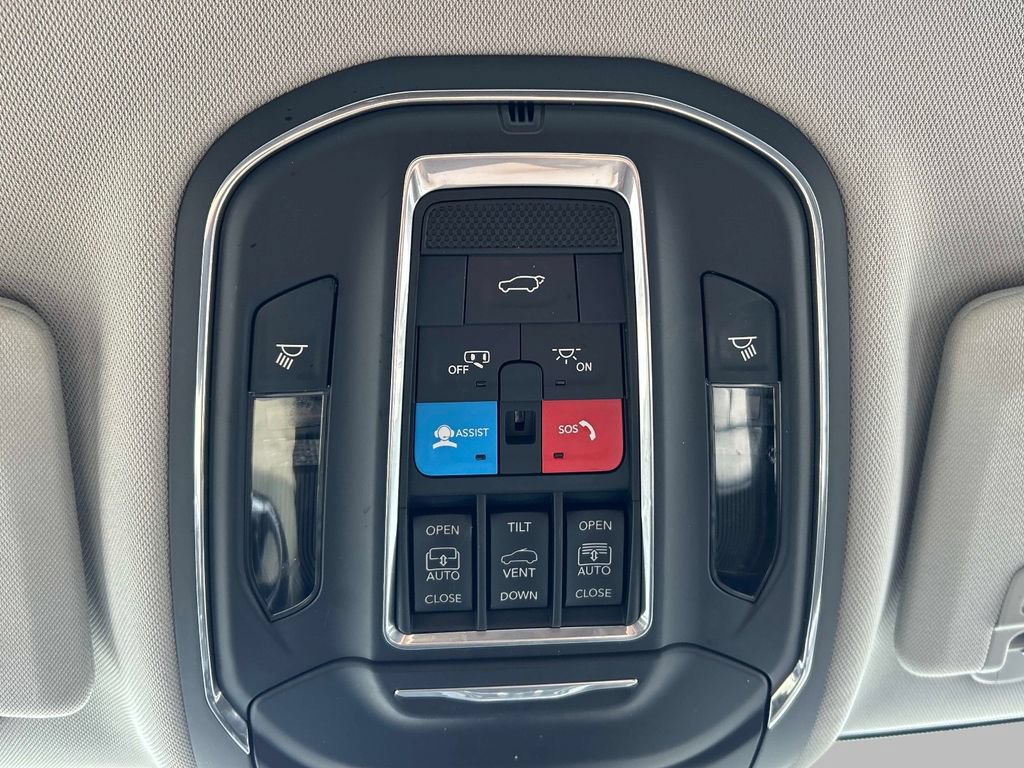 Used 2023 Jeep Grand Cherokee Limited AWD/4WD image 33