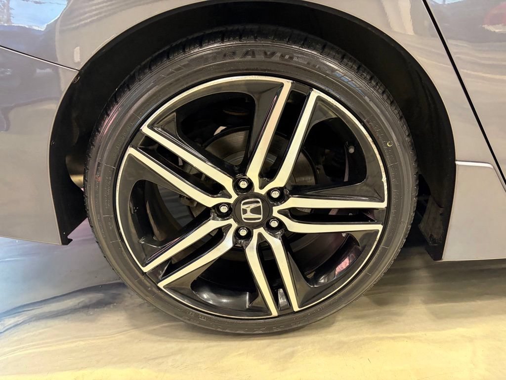 Used 2017 Honda Accord Touring image 30