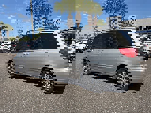 Used 2010 Toyota Sienna FWD image 10