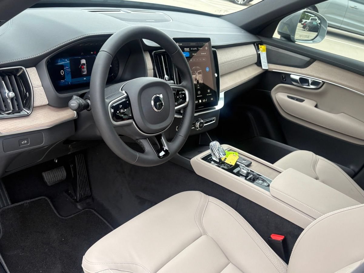 New 2026 Volvo XC90 B5 Plus w/ Protection Package Premier AWD/4WD image 13