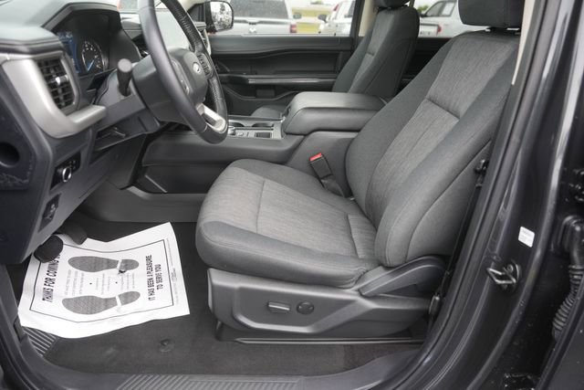 Used 2023 Ford Expedition XLT image 9