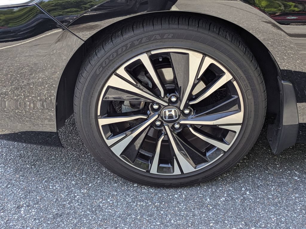 Used 2017 Honda Accord EX image 11