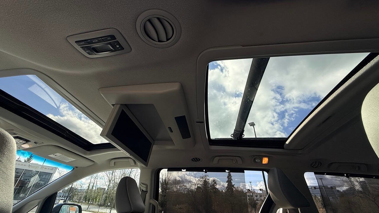 Used 2012 Toyota Sienna Limited w/ Premium Pkg image 32