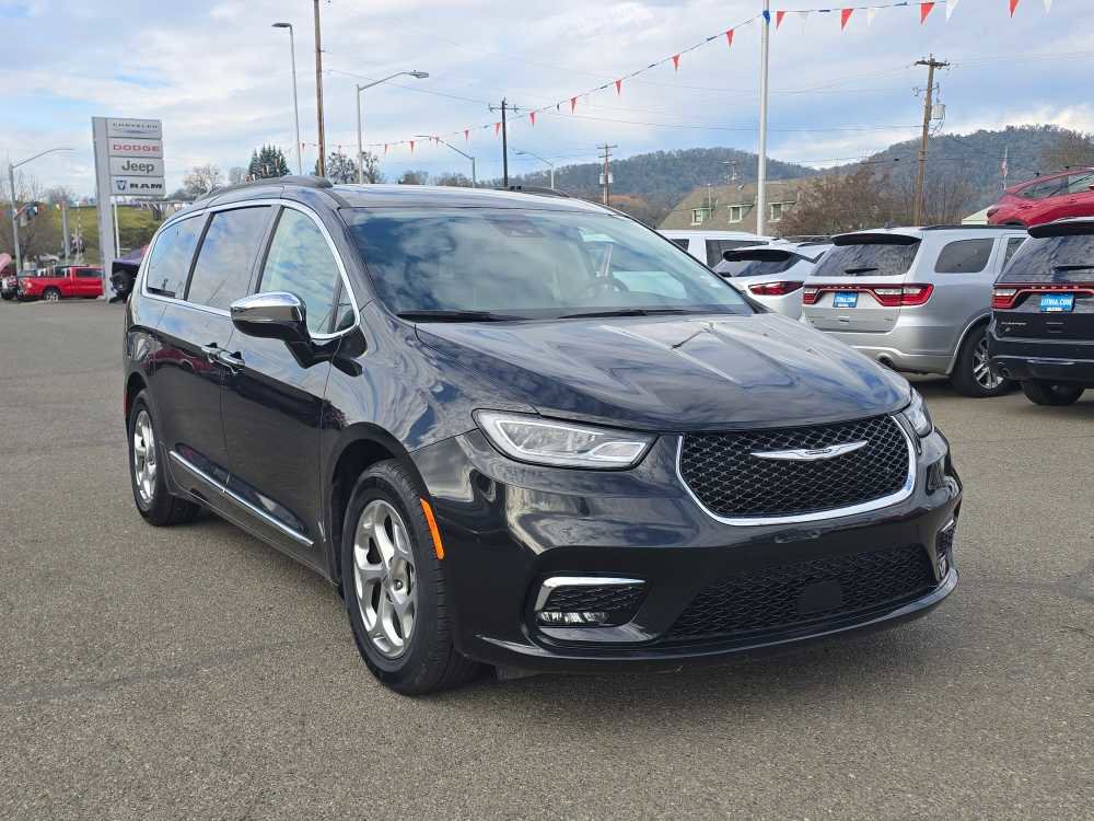 Used 2023 Chrysler Pacifica Limited image 7