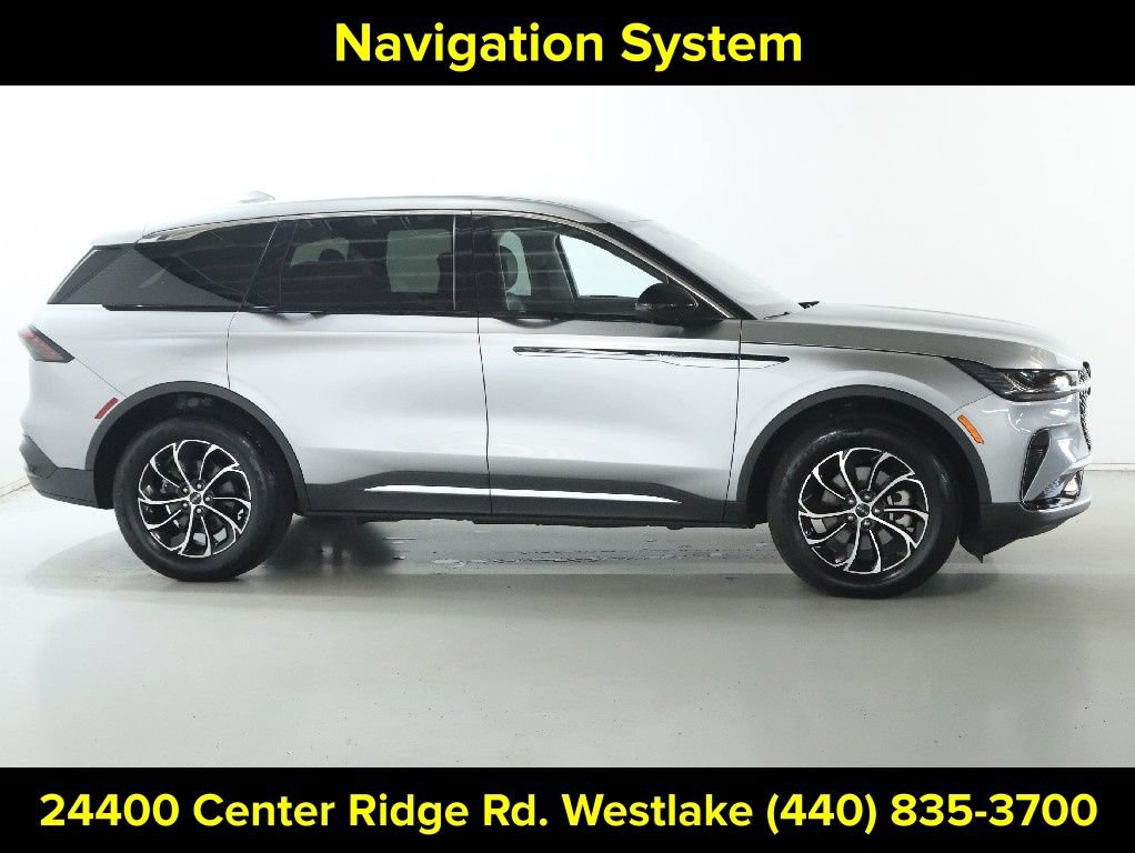 Used 2025 Lincoln Nautilus Premier AWD/4WD image 11