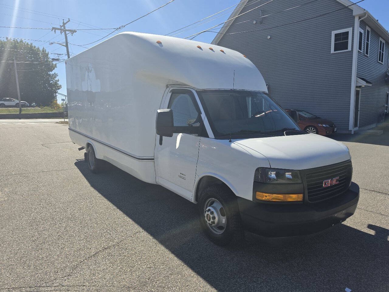 Used 2018 GMC Savana 4500 w/ Driver Convenience Package RWD image 2