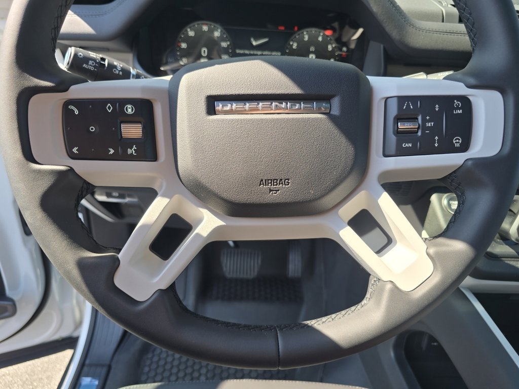 New 2025 Land Rover Defender 110 X-Dynamic SE image 34