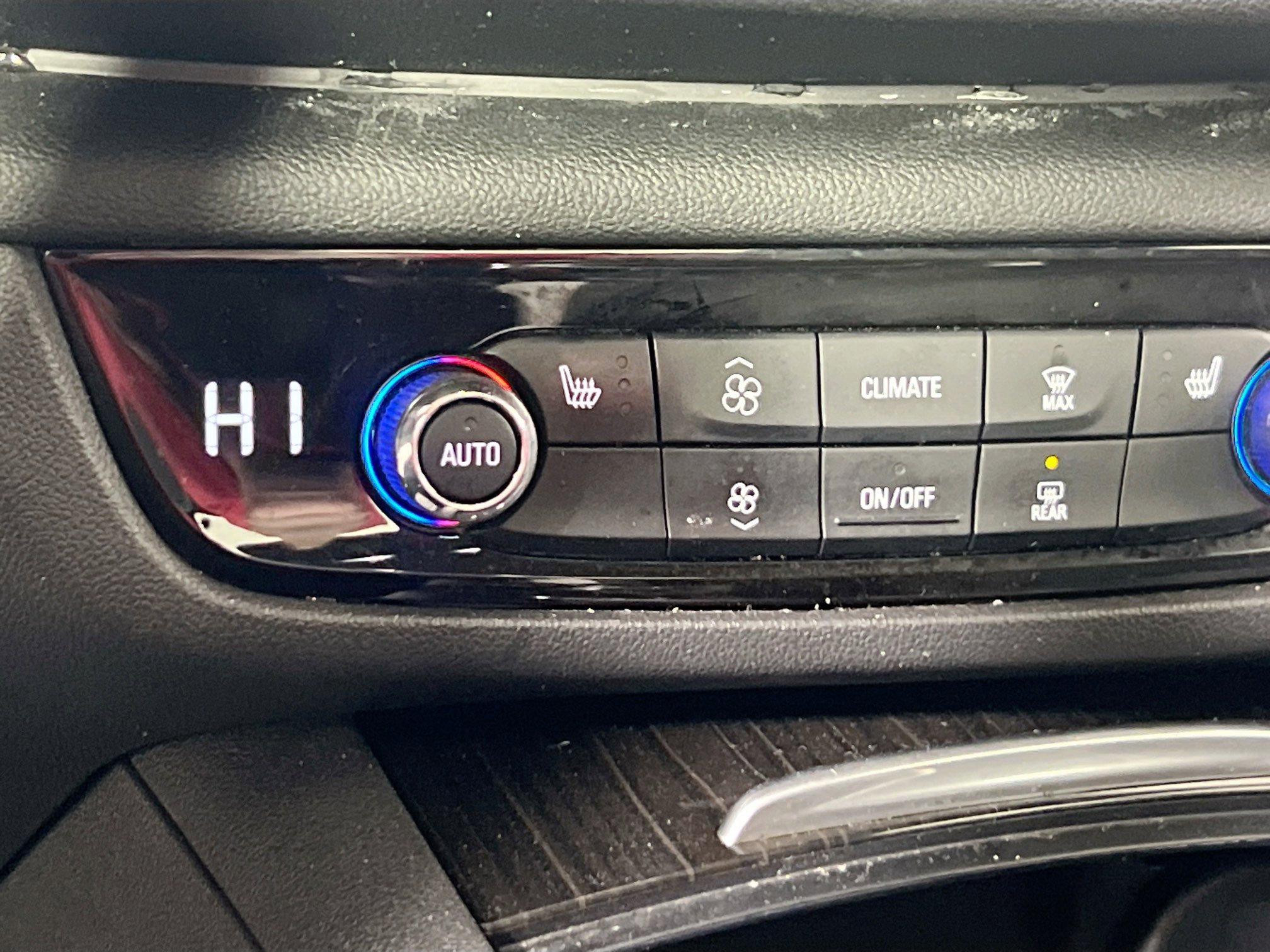 Used 2018 Buick Regal Essence w/ Driver Confidence Package #1 image 21