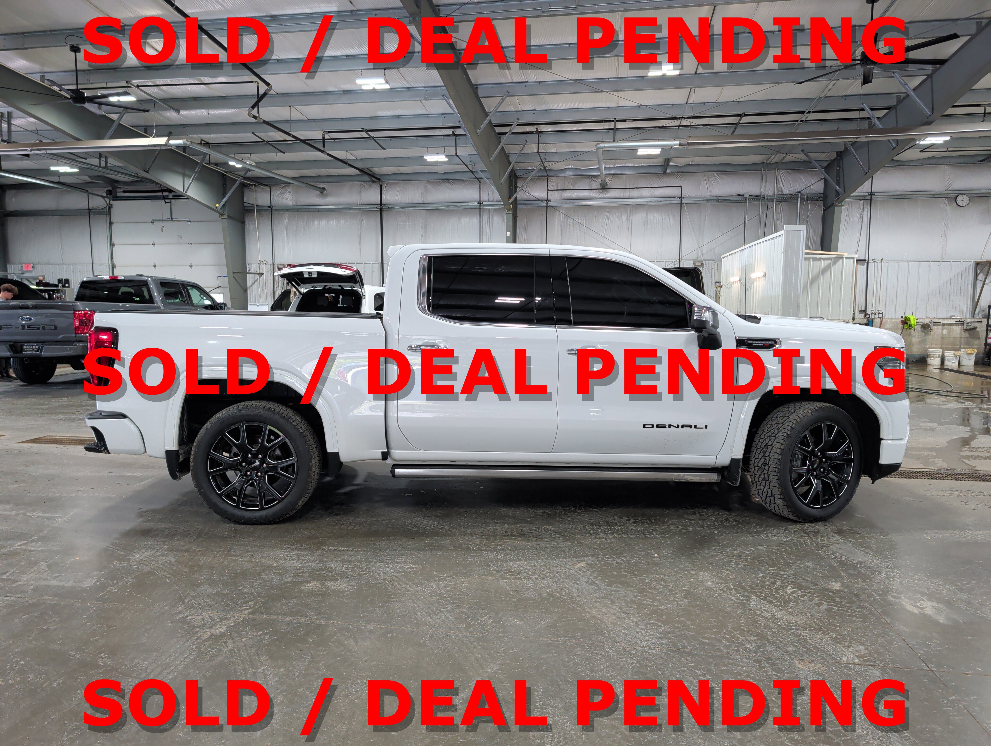 Used 2024 GMC Sierra 1500 Denali AWD/4WD image 2
