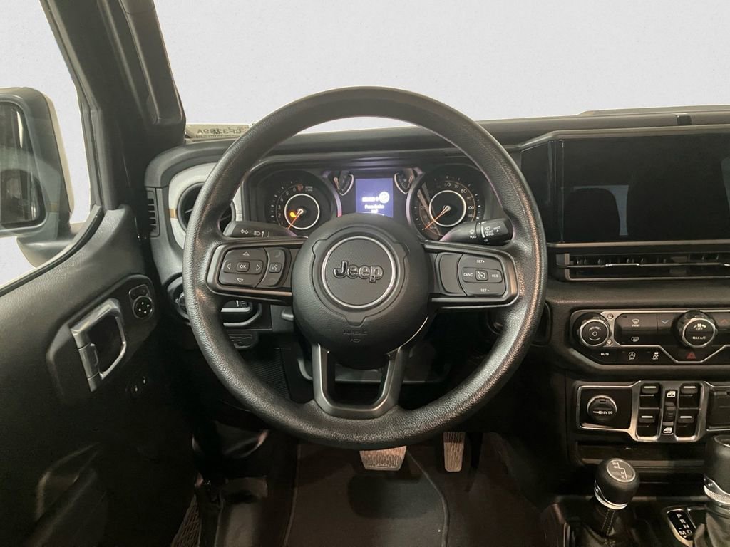 Used 2025 Jeep Gladiator Sport image 12