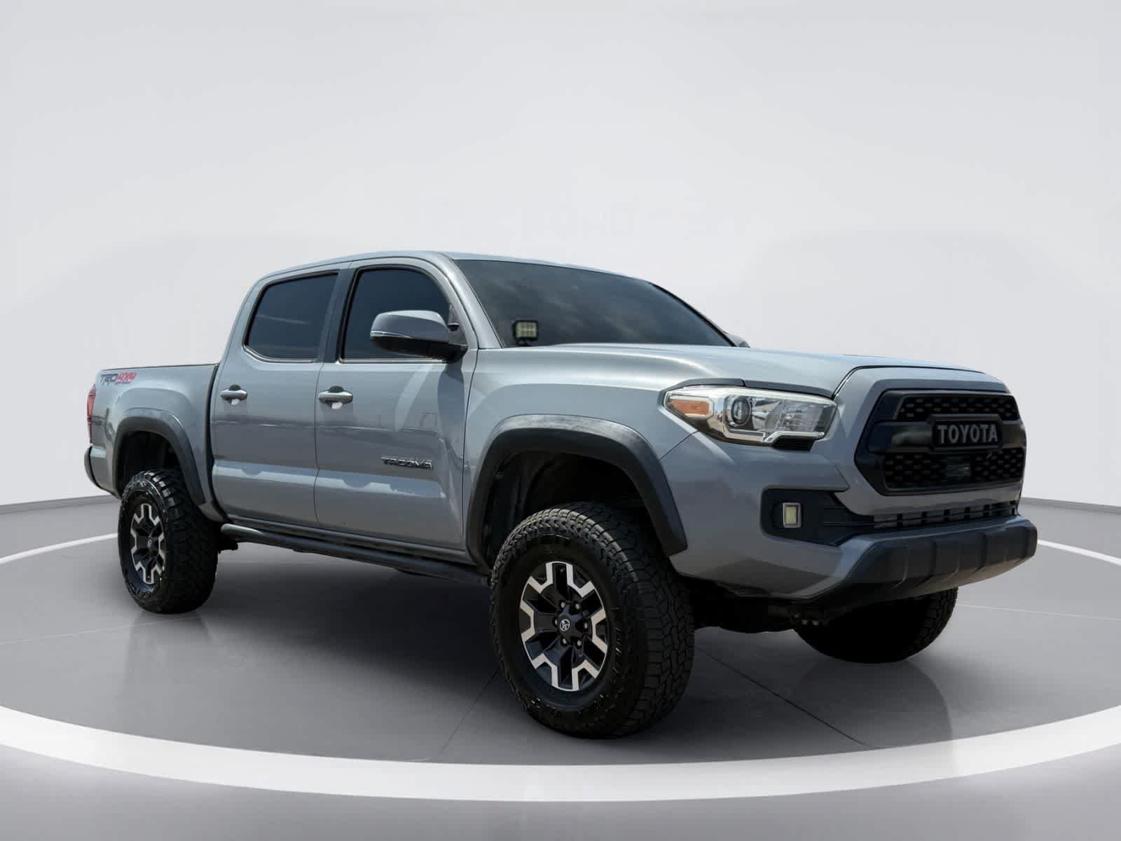 Used 2018 Toyota Tacoma TRD Off-Road w/ Technology Package AWD/4WD image 5