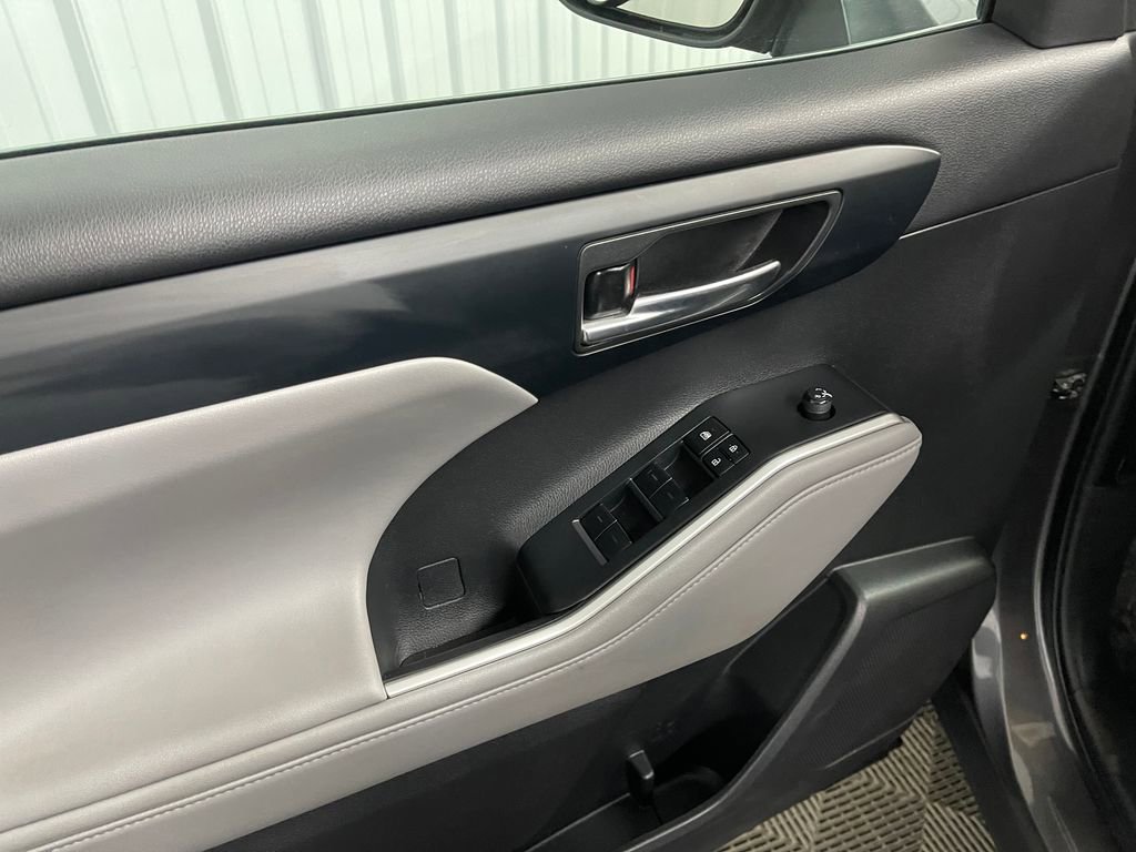 Used 2022 Toyota Highlander XLE image 31