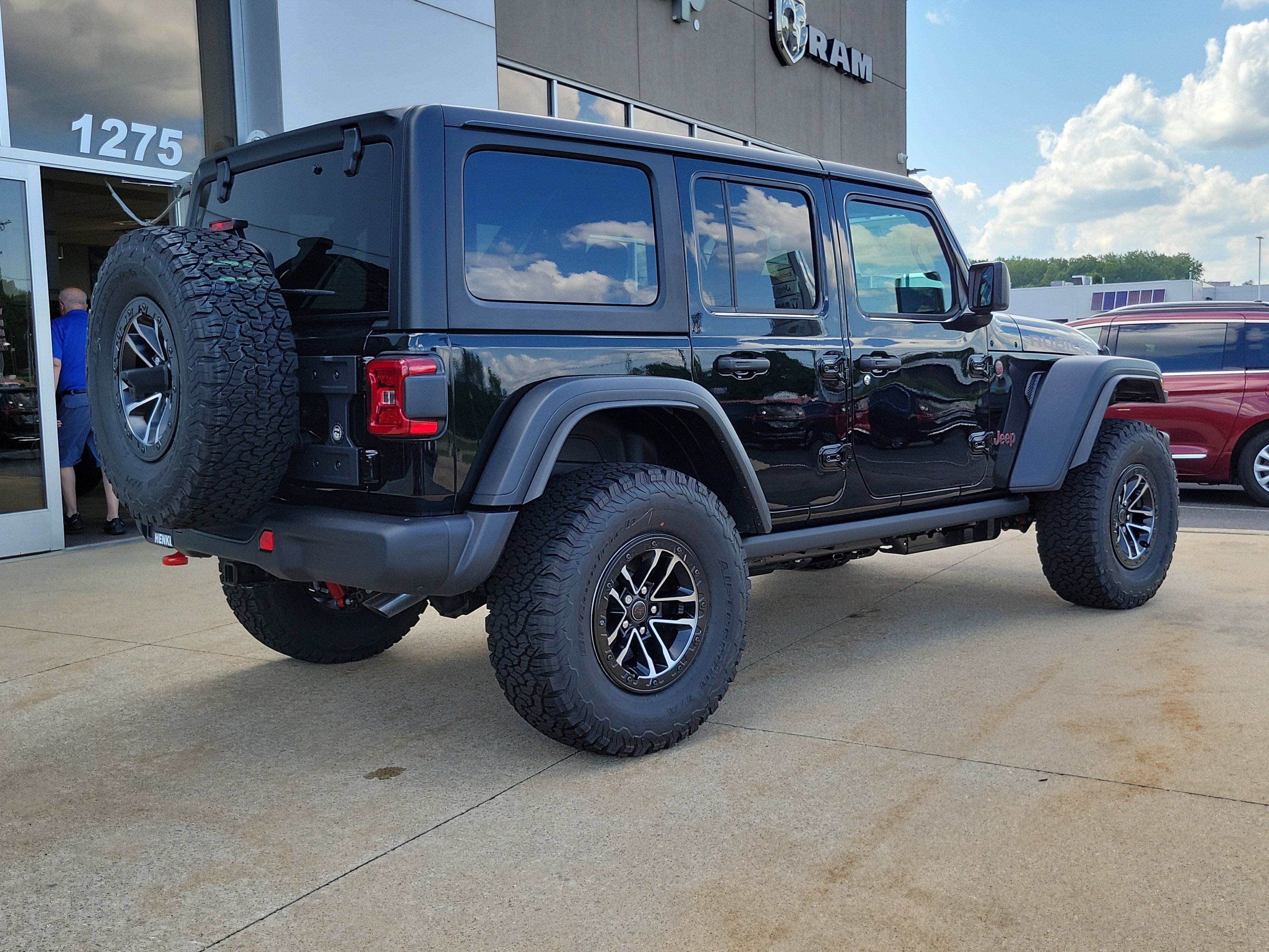 New 2027 Jeep Wrangler Unlimited Rubicon w/ Xtreme 35 Tire Package AWD/4WD image 4