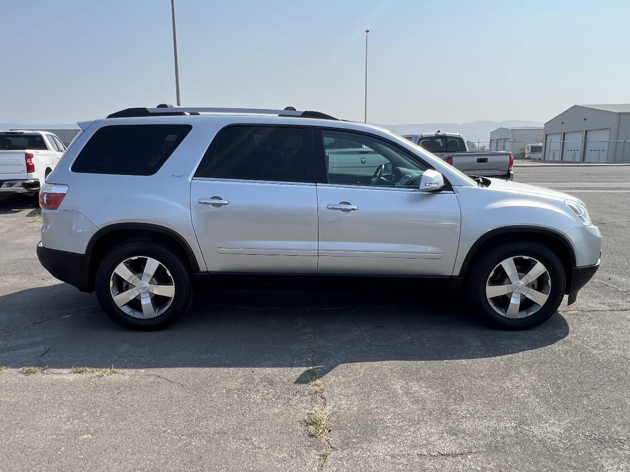 Used 2011 GMC Acadia SLT w/ Technology Package AWD/4WD image 5