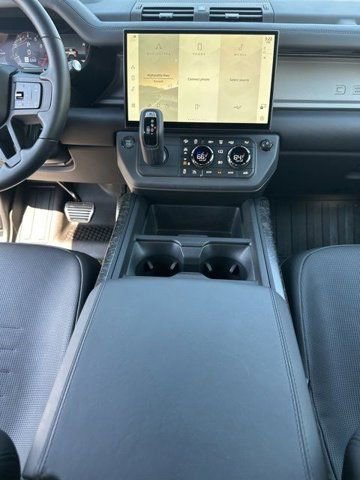 Used 2026 Land Rover Defender 110 image 22