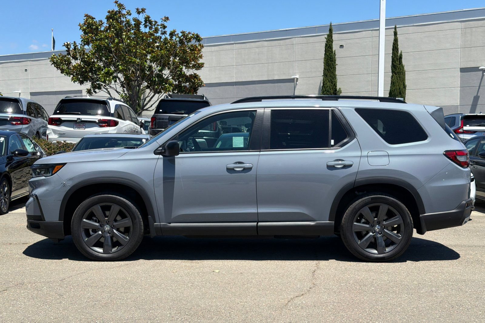 Used 2025 Honda Pilot Sport image 7