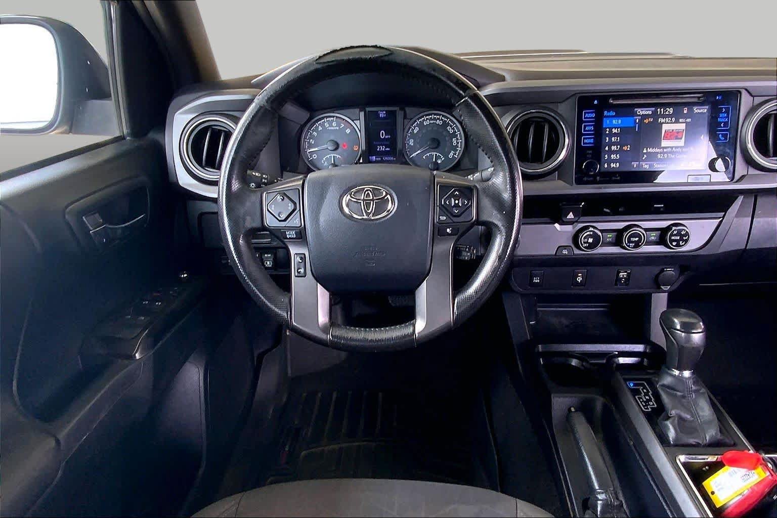 Used 2017 Toyota Tacoma TRD Sport w/ Tow Package RWD image 6