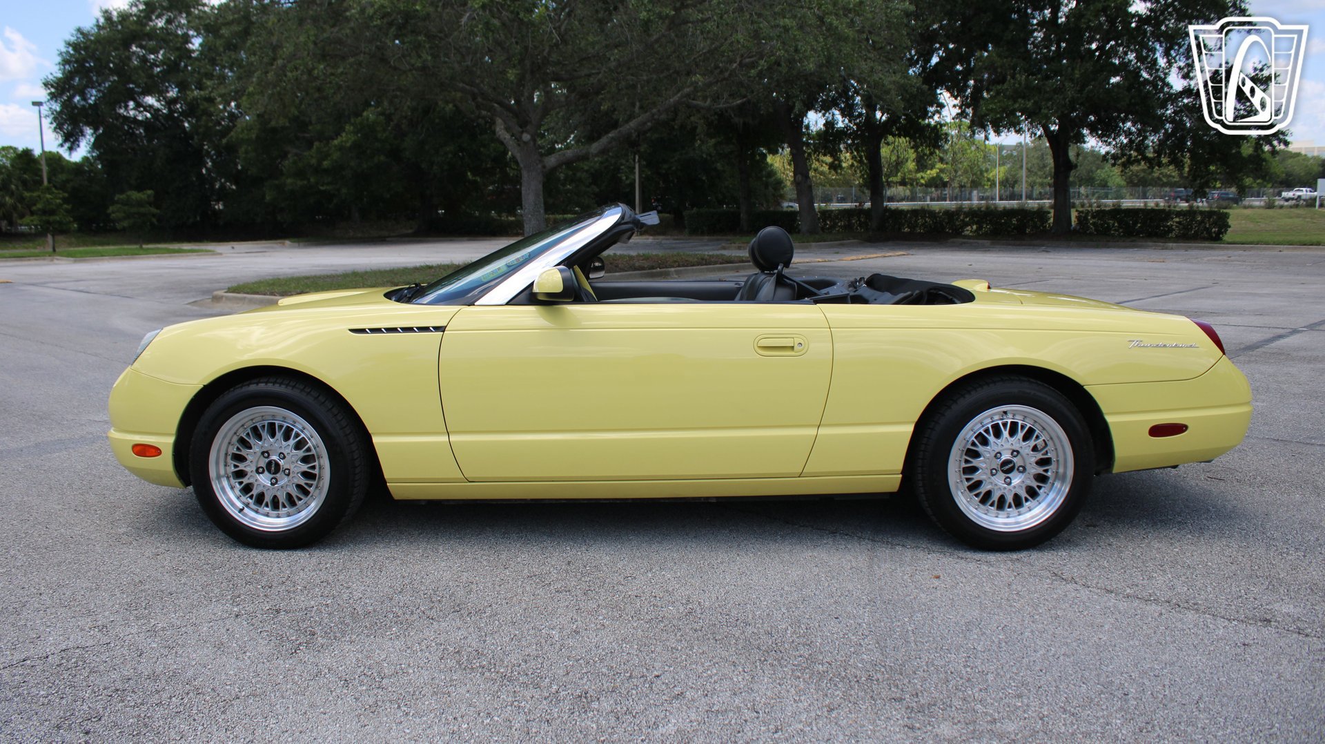 Used 2002 Ford Thunderbird RWD image 9