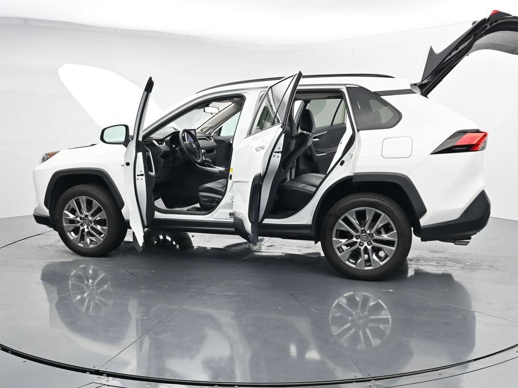 Used 2019 Toyota RAV4 XLE Premium w/ Cold Weather Package AWD/4WD image 46