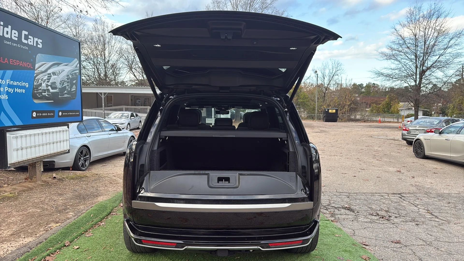 Used 2024 Land Rover Range Rover SE image 11