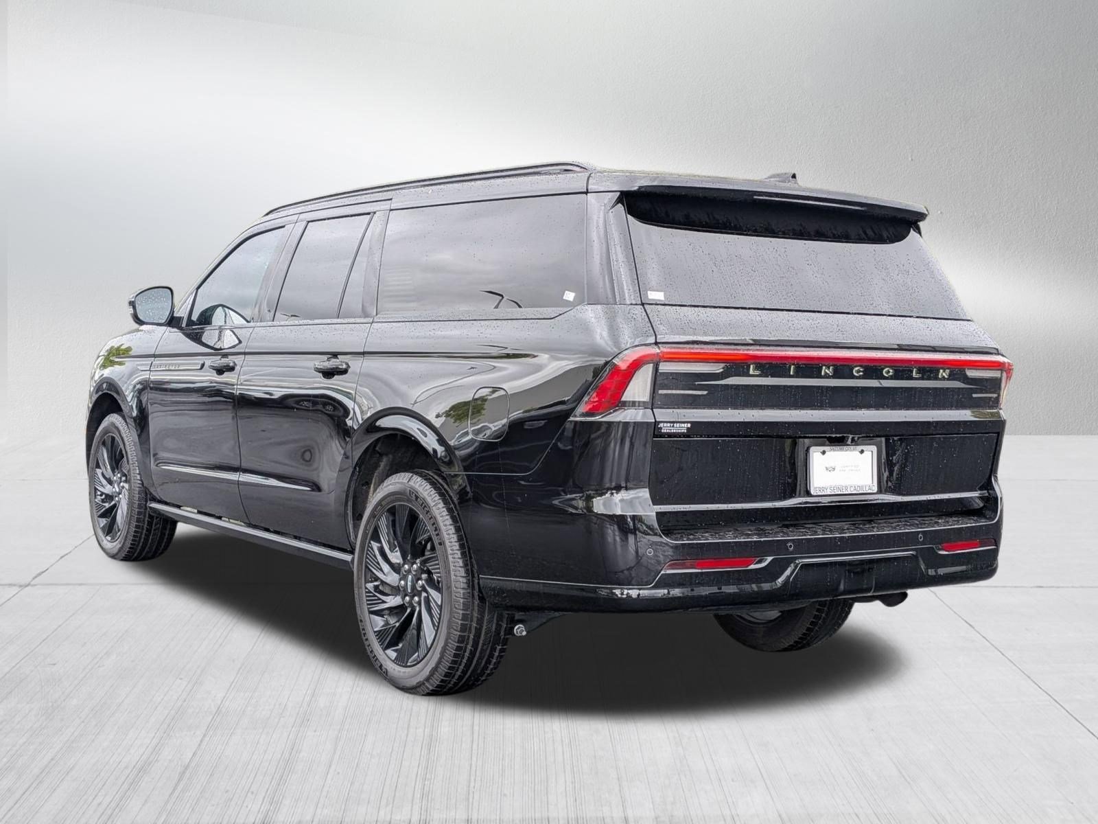 Used 2026 Lincoln Navigator L Reserve w/ Jet Appearance Package image 4