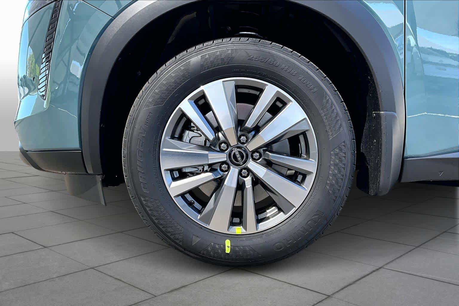 New 2026 Nissan Pathfinder SL image 9