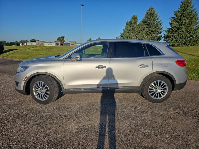 Used 2016 Lincoln MKX Select FWD image 2