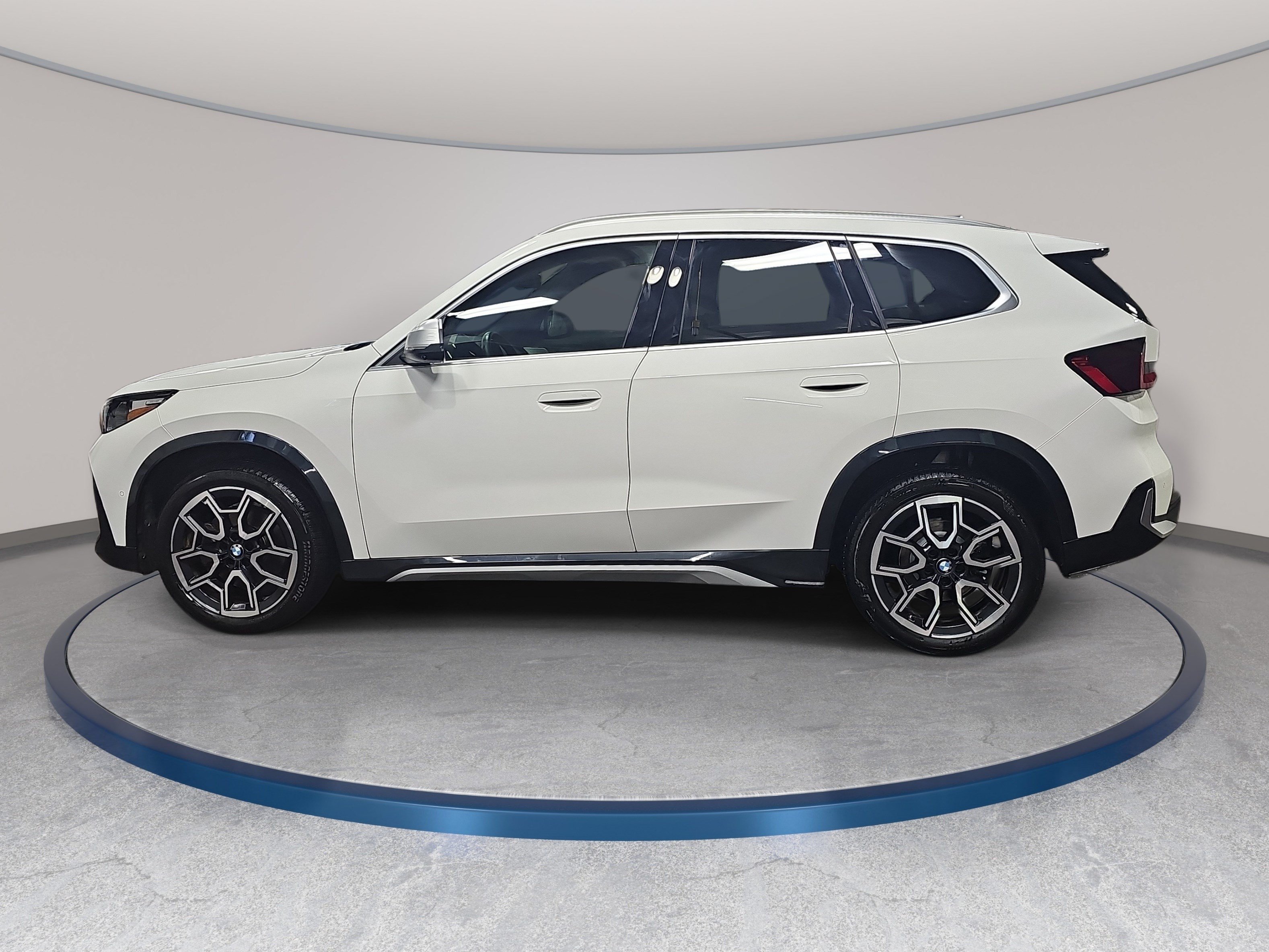 Certified 2023 BMW X1 xDrive28i w/ Premium Package AWD/4WD image 9