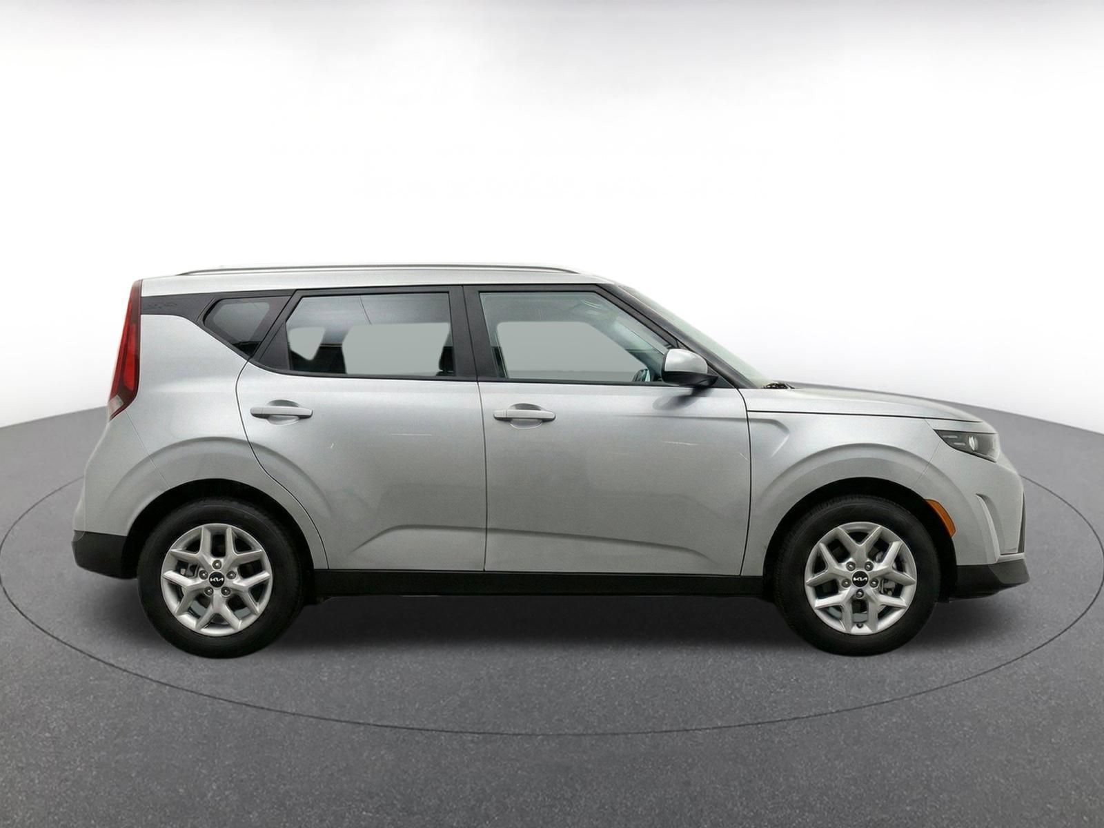 Used 2025 Kia Soul LX w/ LX Technology Package FWD image 13
