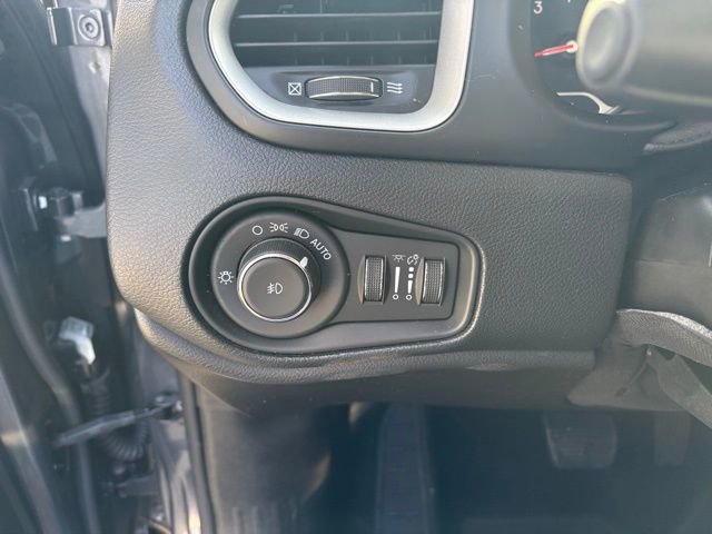 Used 2021 Jeep Renegade Latitude image 24