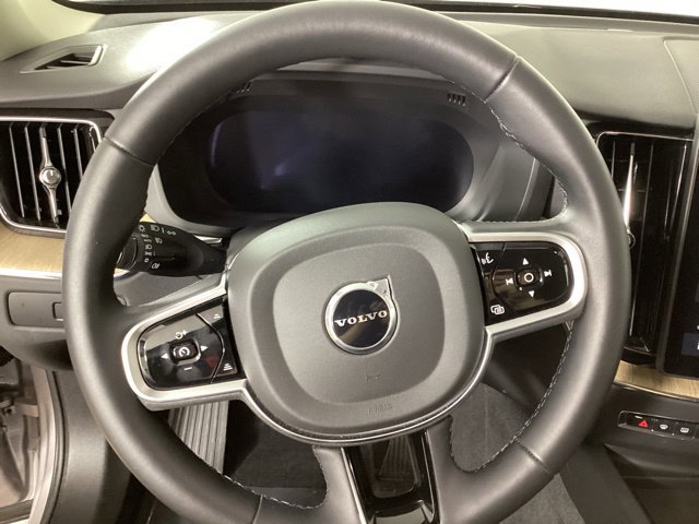 Used 2026 Volvo XC60 B5 Plus w/ Protection Package Premier AWD/4WD image 13