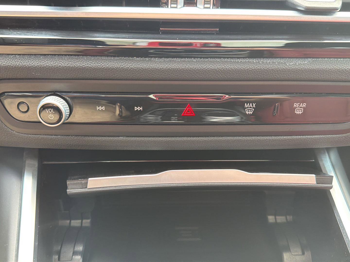 Used 2024 BMW 330i Sedan w/ Convenience Package image 27