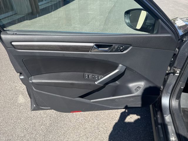 Used 2017 Volkswagen Passat 3.6 SEL Premium image 10