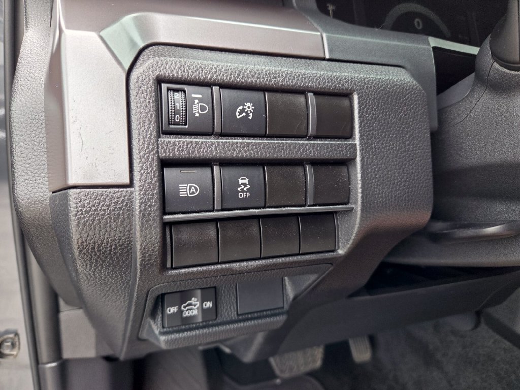Used 2025 Toyota Tacoma SR5 AWD/4WD image 23