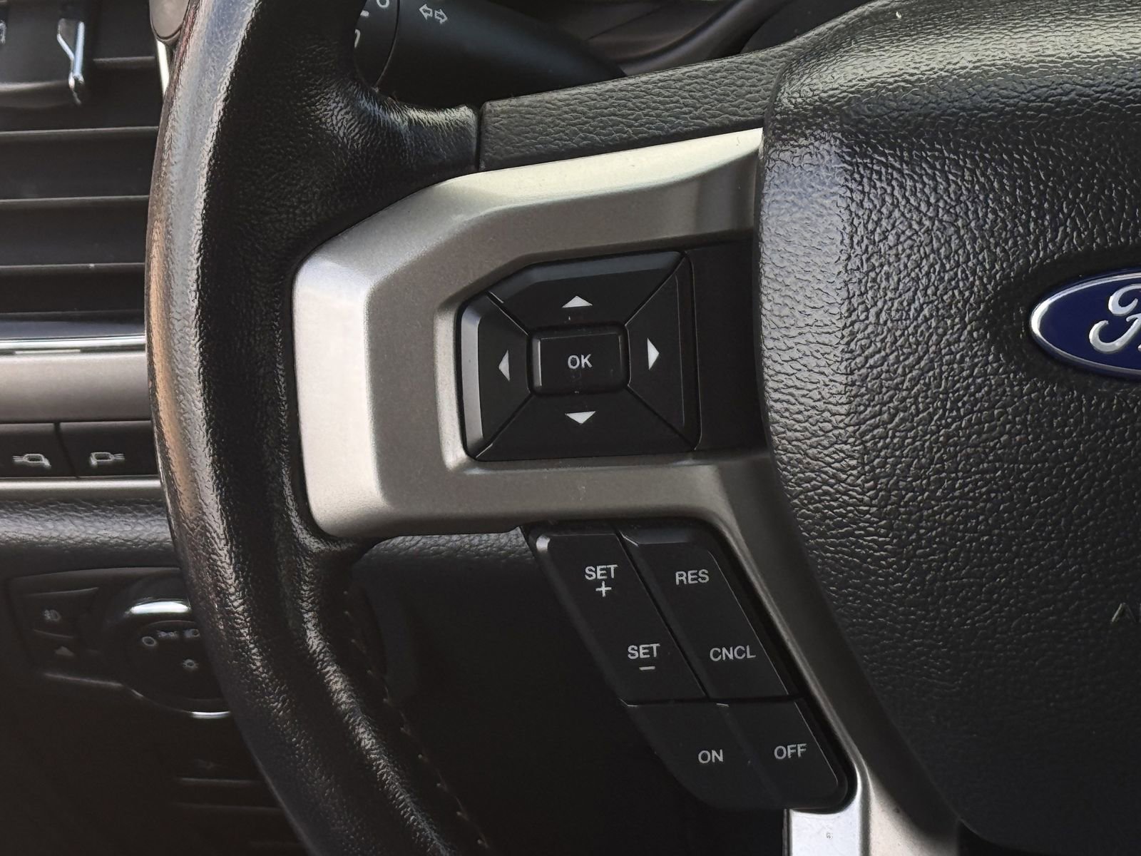 Used 2022 Ford F350 Lariat w/ Black Appearance Package image 17