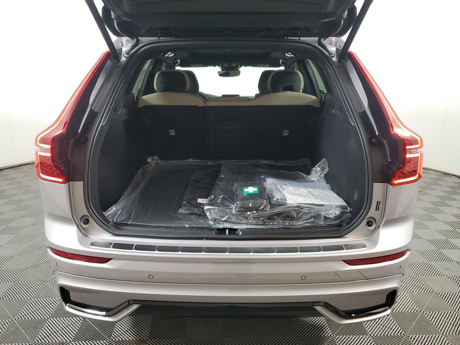 New 2027 Volvo XC60 B5 Core AWD/4WD image 9
